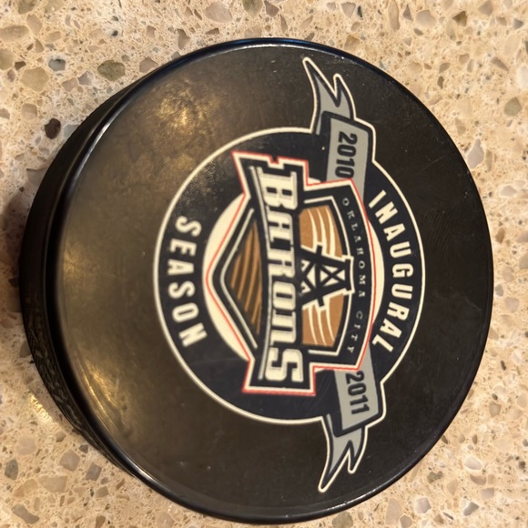 OKLAHOMA CITY BARONS AHL HOCKEY PUCK INGLASCO SHER-WOOD Official MADE /SLOVAKIA - Picture 4 of 9